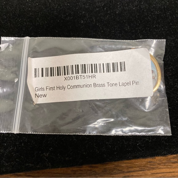 FREE w/ $5+ Bundle NIB Girls First Holy Communion Brass Tone Lapel Pin - Picture 4 of 4